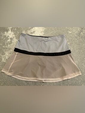 Athleta Two-Tone Gray Tennis Skirt with Black Waistband